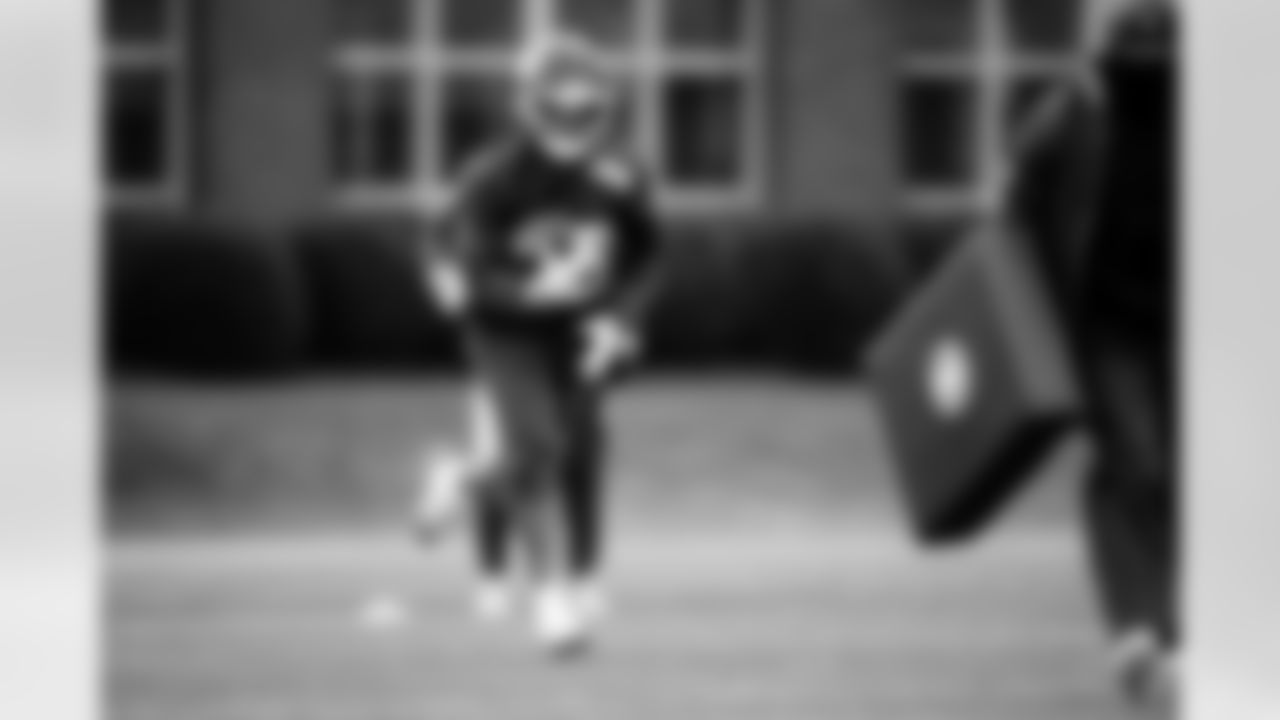 WR Xavier Gibson (88)