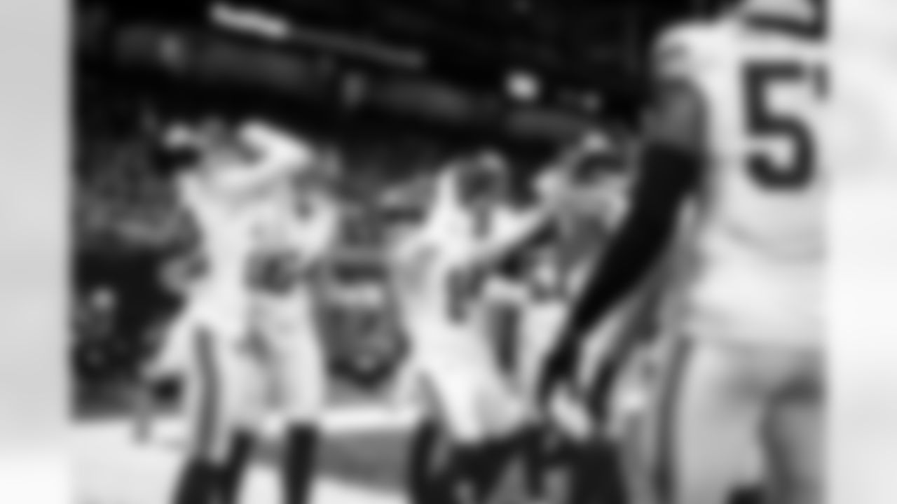 S Jevón Holland (8)