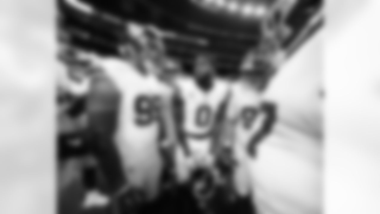 New York Giants linebacker Brian Burns (0)