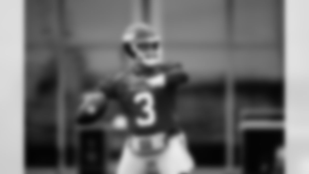 QB Russell Wilson (3)