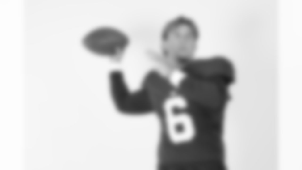 New York Giants quarterback Jaxson Dart (6) poses for a portrait during the NFLPA Rookie Premiere on Saturday, May 17, 2025 in Thousand Oaks, Calif. (Ben Liebenberg/NFL)