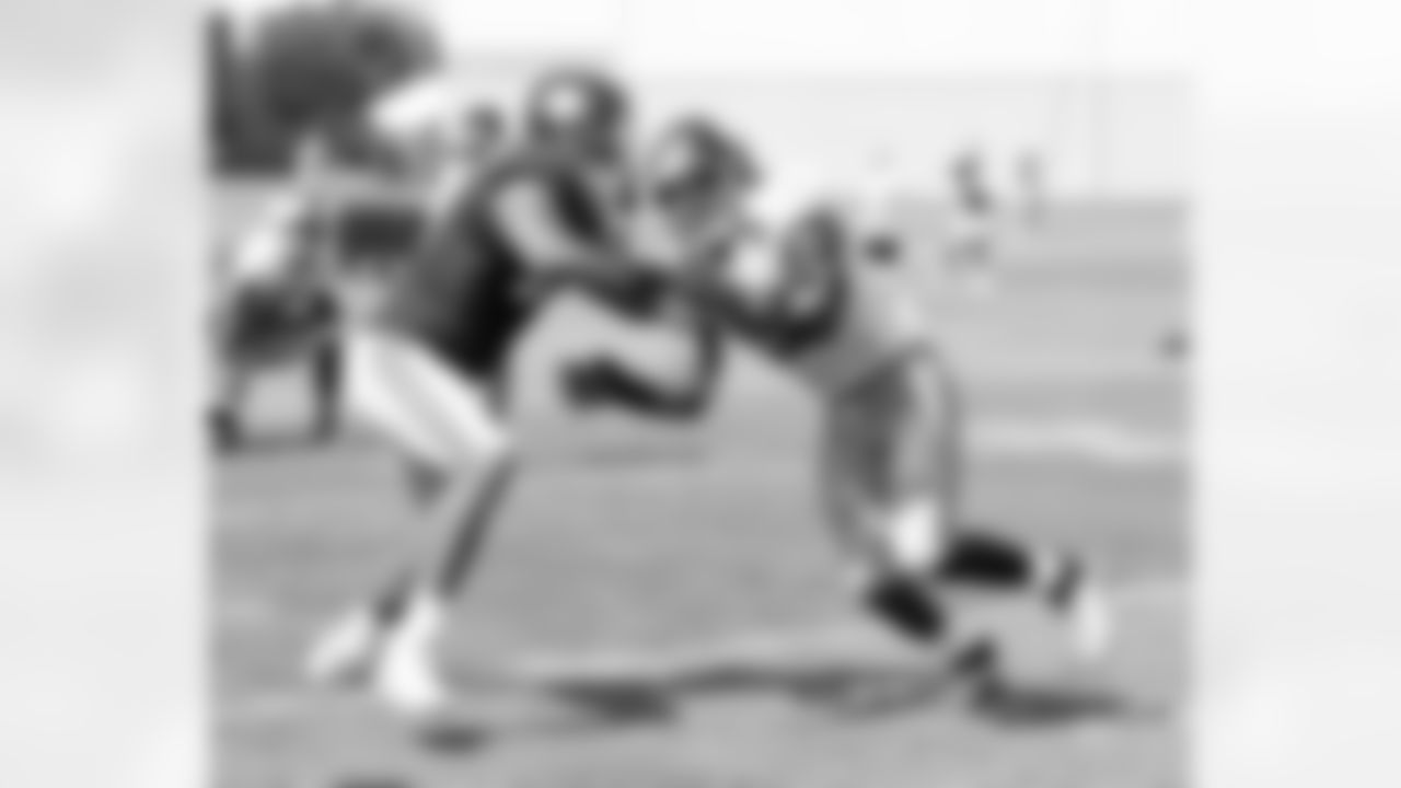 T Stone Forsythe (70), OLB Kayvon Thibodeaux (5)