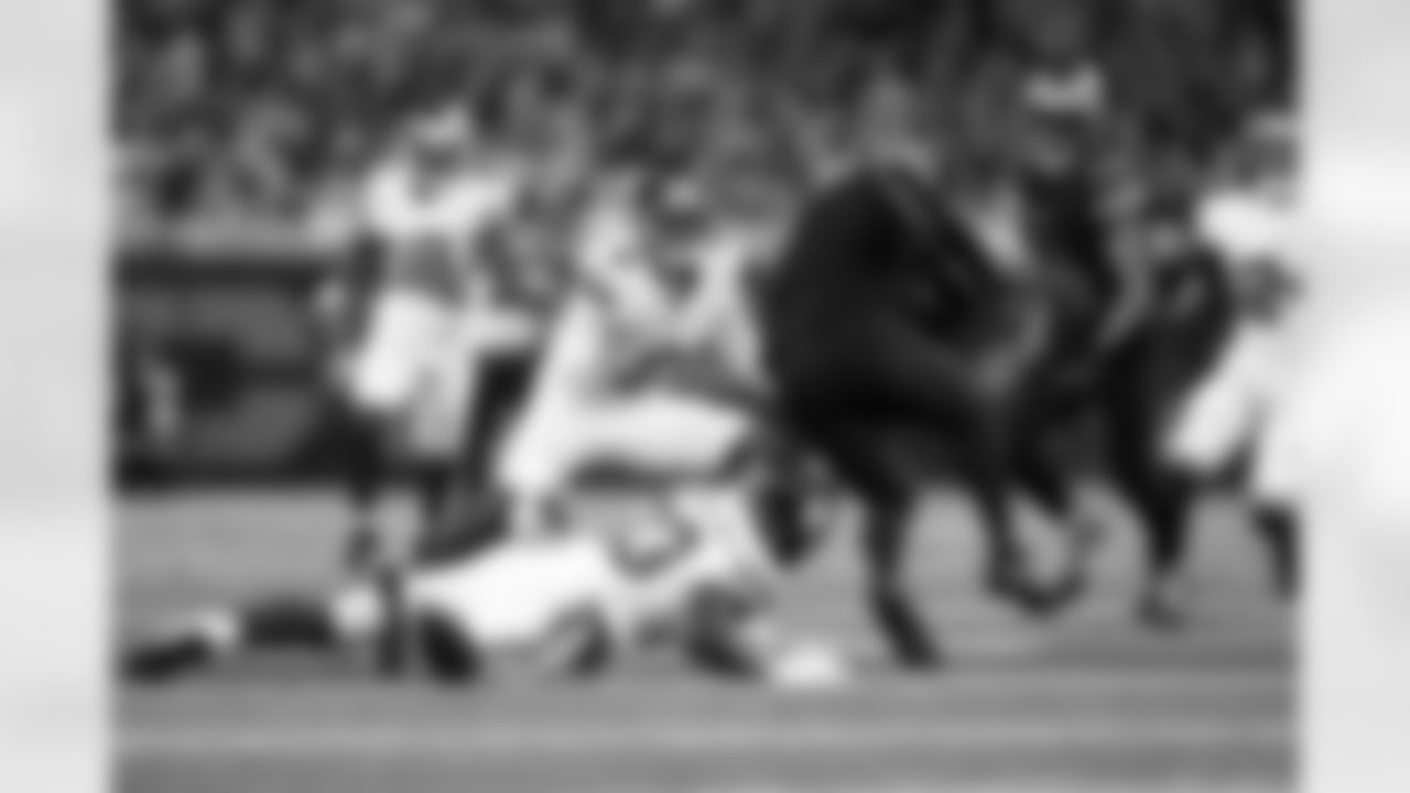 S Jevón Holland (8)