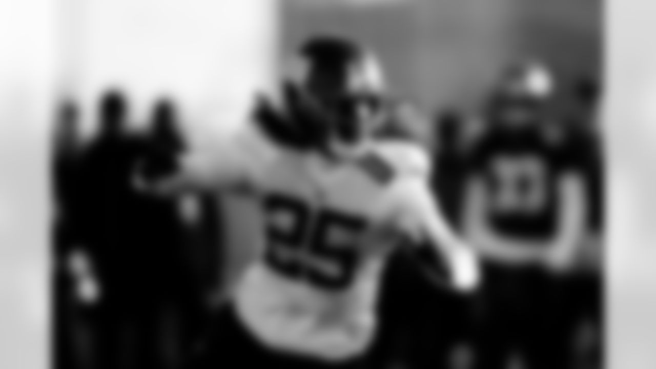 RB Dante Miller (25)