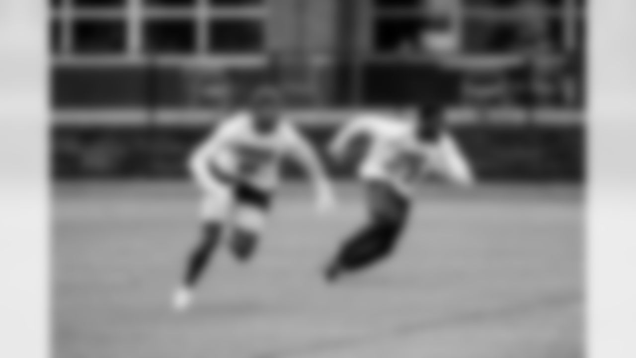 S Jevón Holland (8), S Tyler Nubin (27)