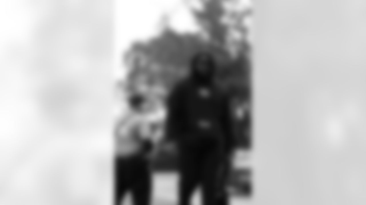 OL Joshua Ezeudu (75)