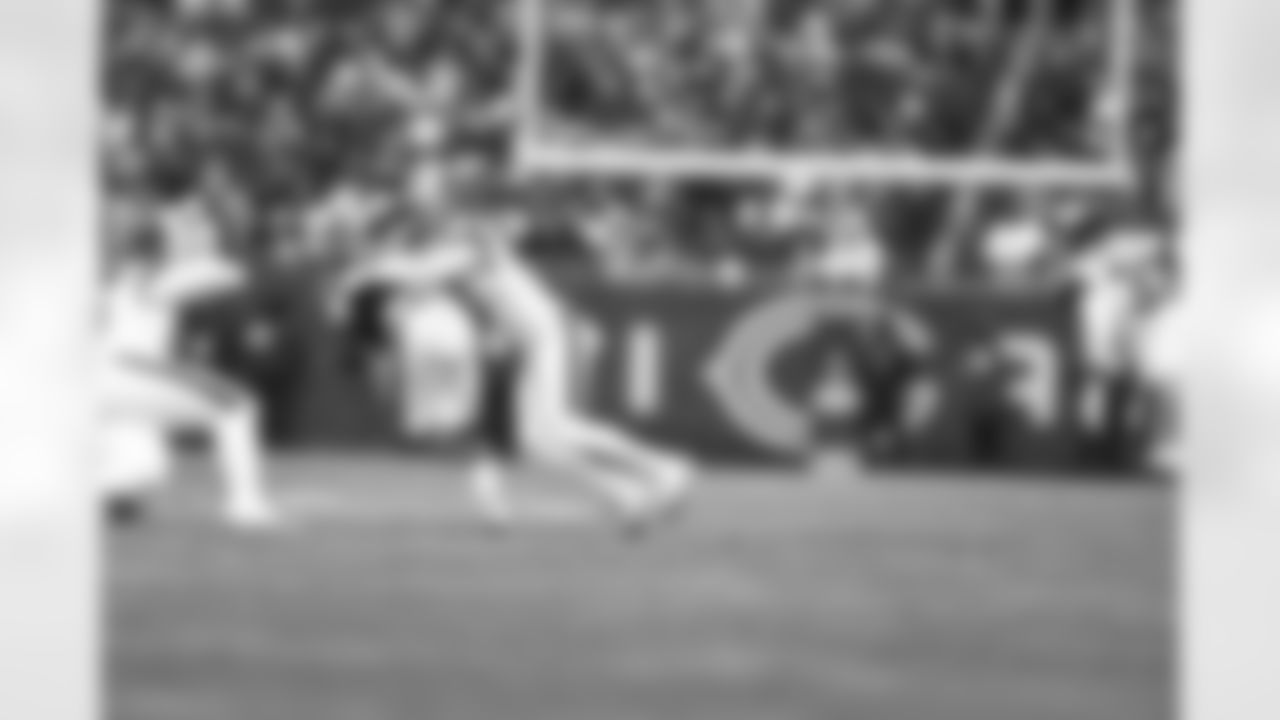 S Jevón Holland (8)