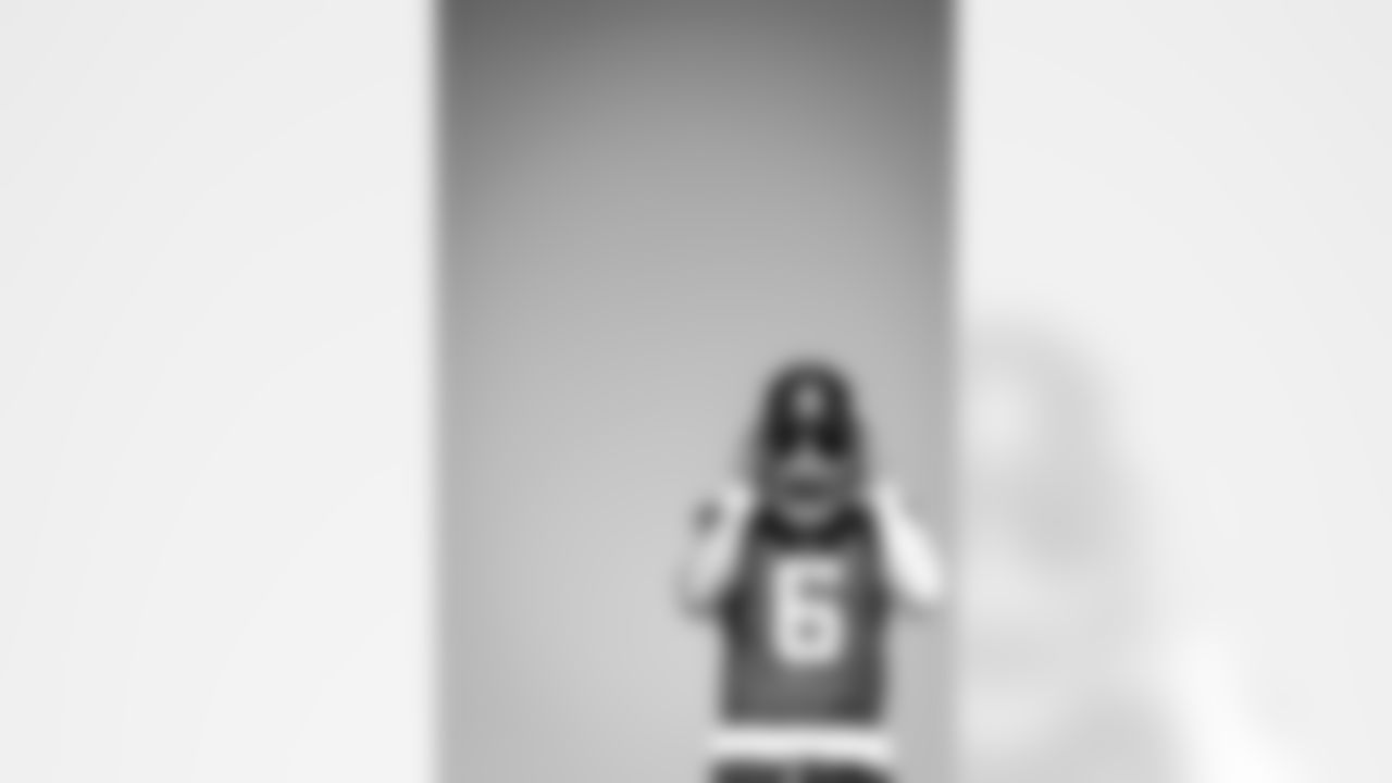 QB Jaxson Dart (6)