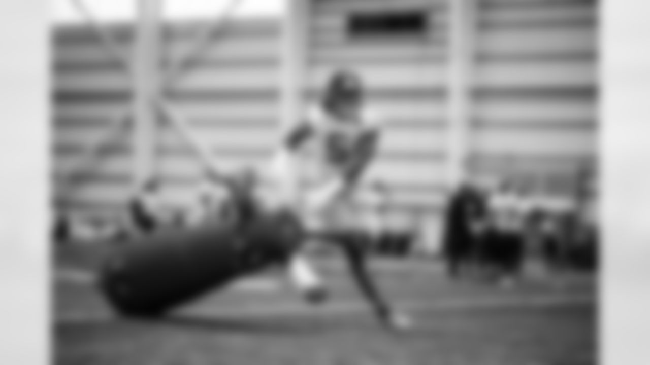 OLB Kayvon Thibodeaux (5)