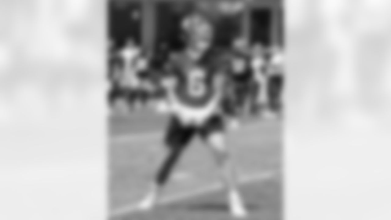 QB Jaxson Dart (6)