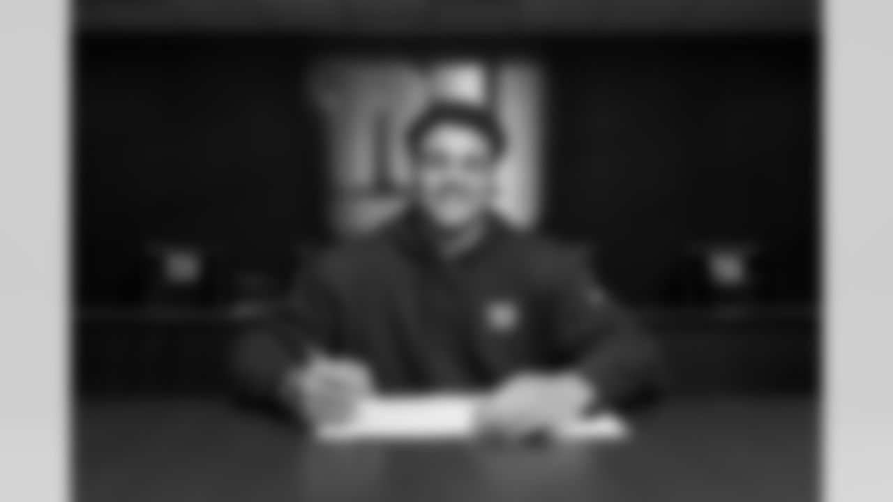 TE Theo Johnson - Selection List Signing (May 22)