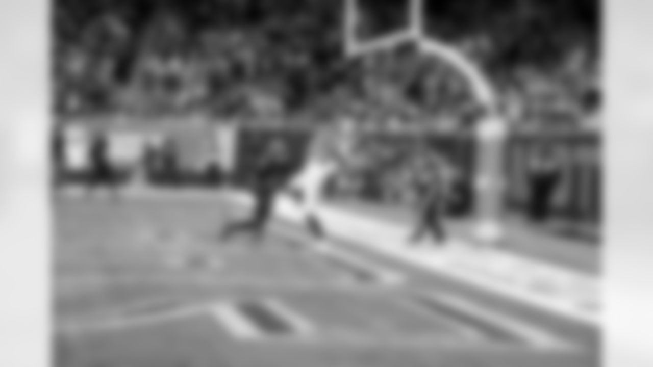 WR Isaiah Hodgins (89)