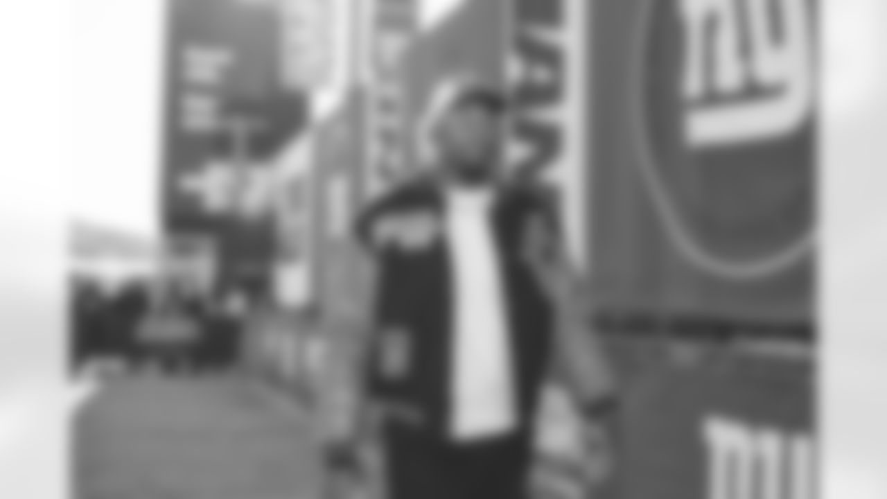 DL Chauncey Golston (57)