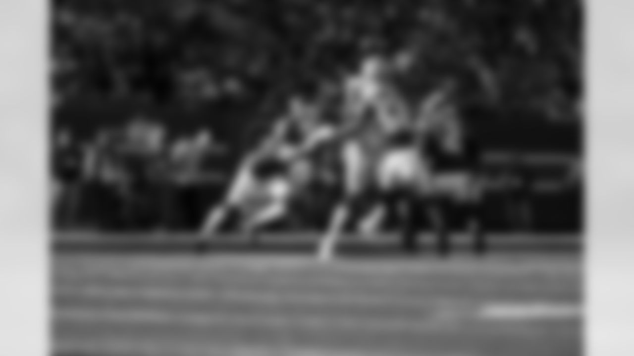 S Dane Belton (24), ILB Bobby Okereke (58)