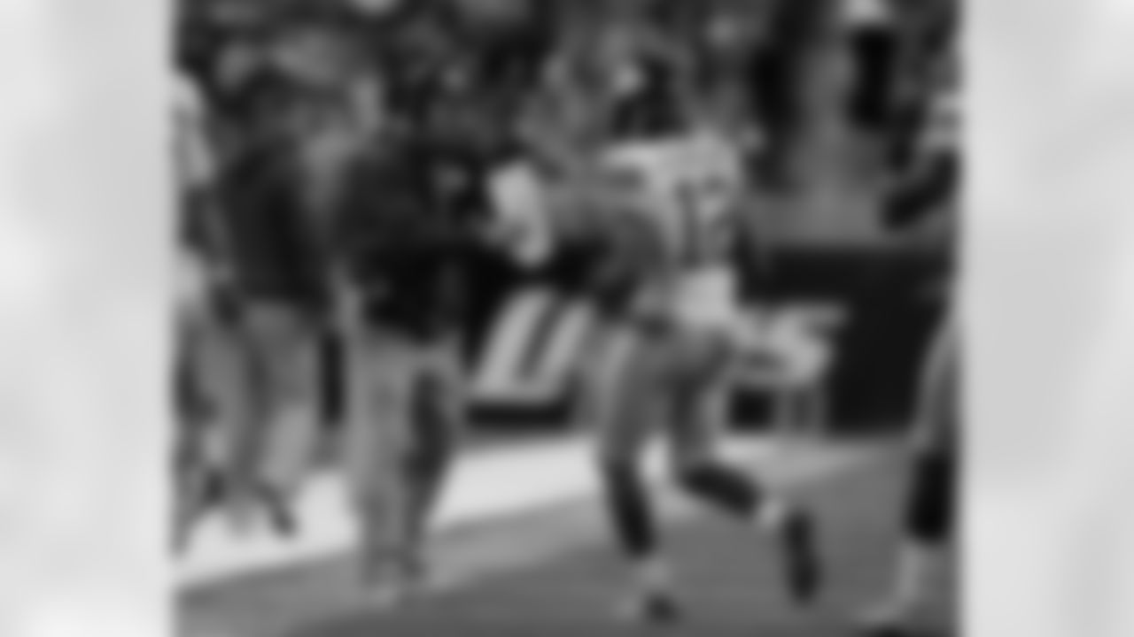 New York Giants coach Tom Coughlin, left, gives encouragement to wide receiver Jerrel Jernigan (12) as he comes off the field during the first quarter of an NFL football game against the Detroit Lions in Detroit, Sunday, Dec. 22, 2013. (AP Photo/Duane Burleson)