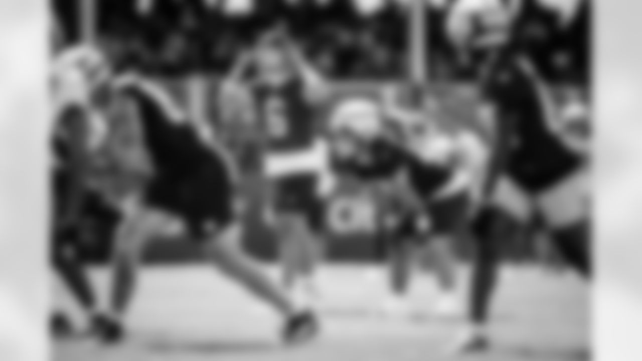 QB Jaxson Dart (6)