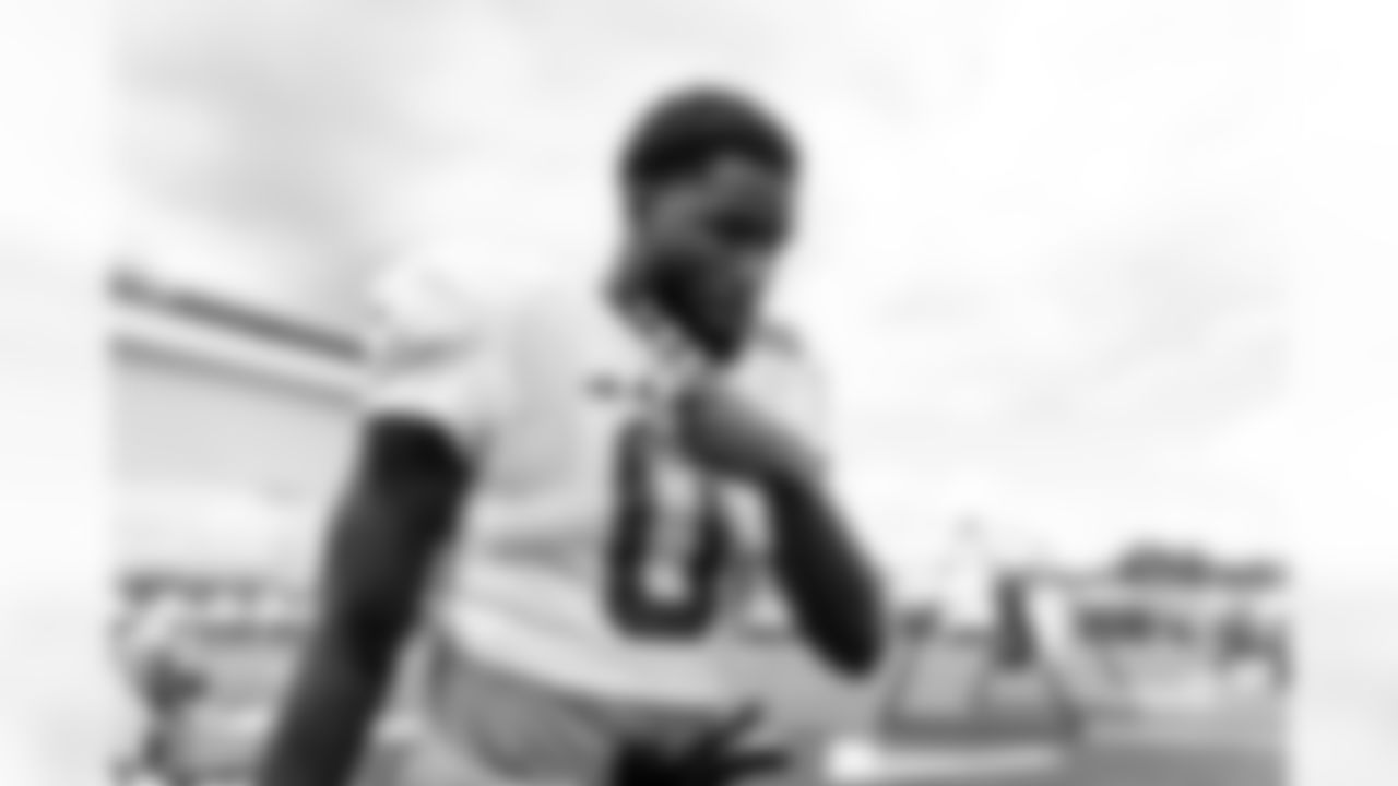 OLB Brian Burns (0)