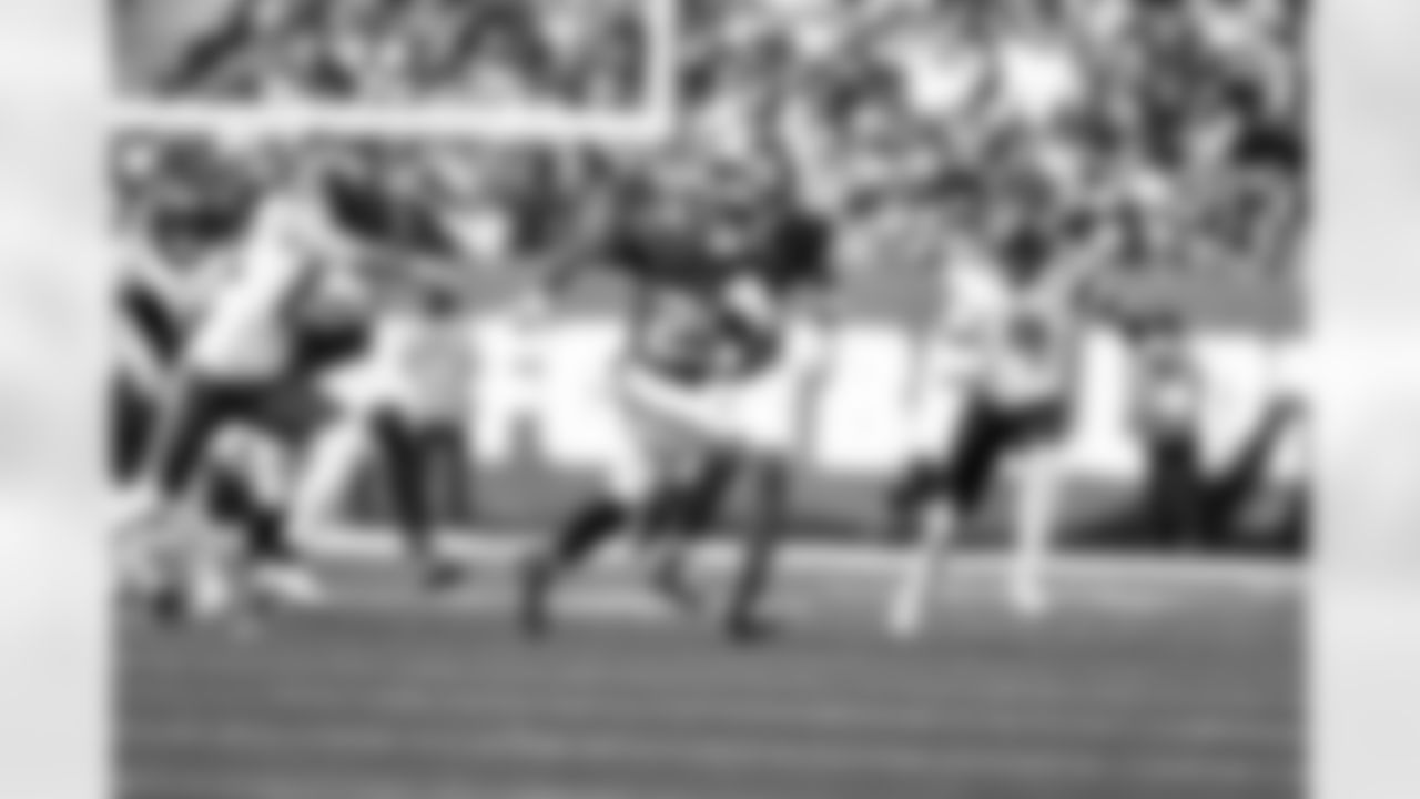 RB Tyrone Tracy Jr. (29)