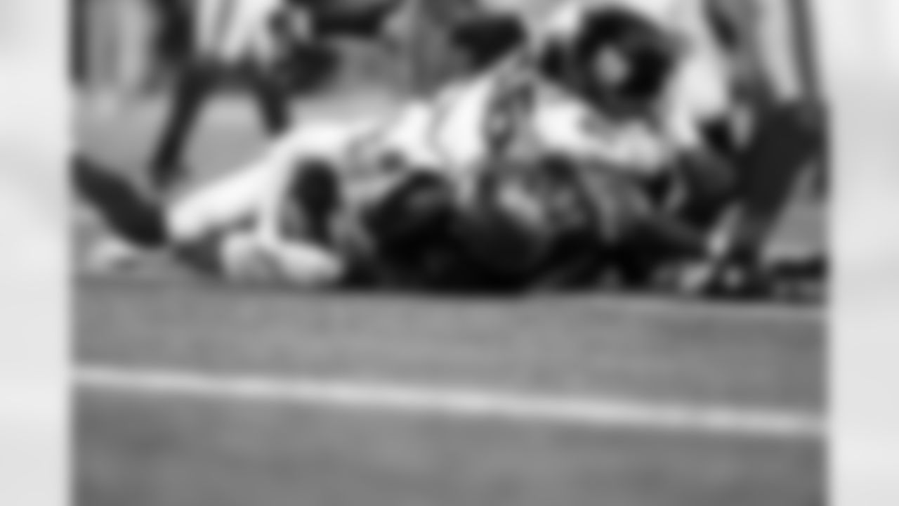 OLB Zaire Barnes (46)