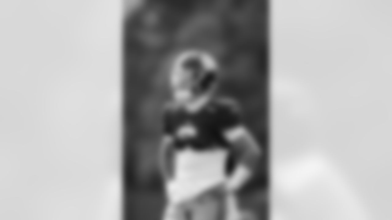 QB Jaxson Dart (6)