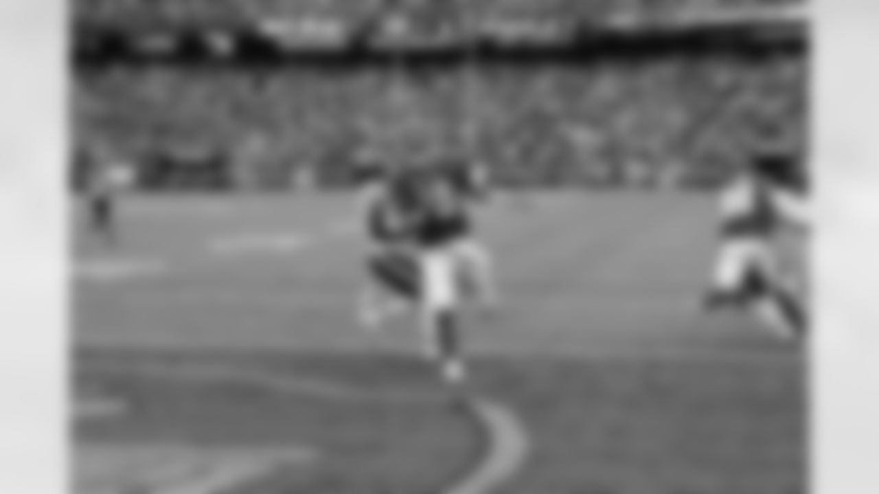 New York Giants quarterback Daniel Jones (8) scores a touchdown during a football game against the Chicago Bears on Sunday October 2, 2022 in East Rutherford, New Jersey (Evan Pinkus/NY Giants)