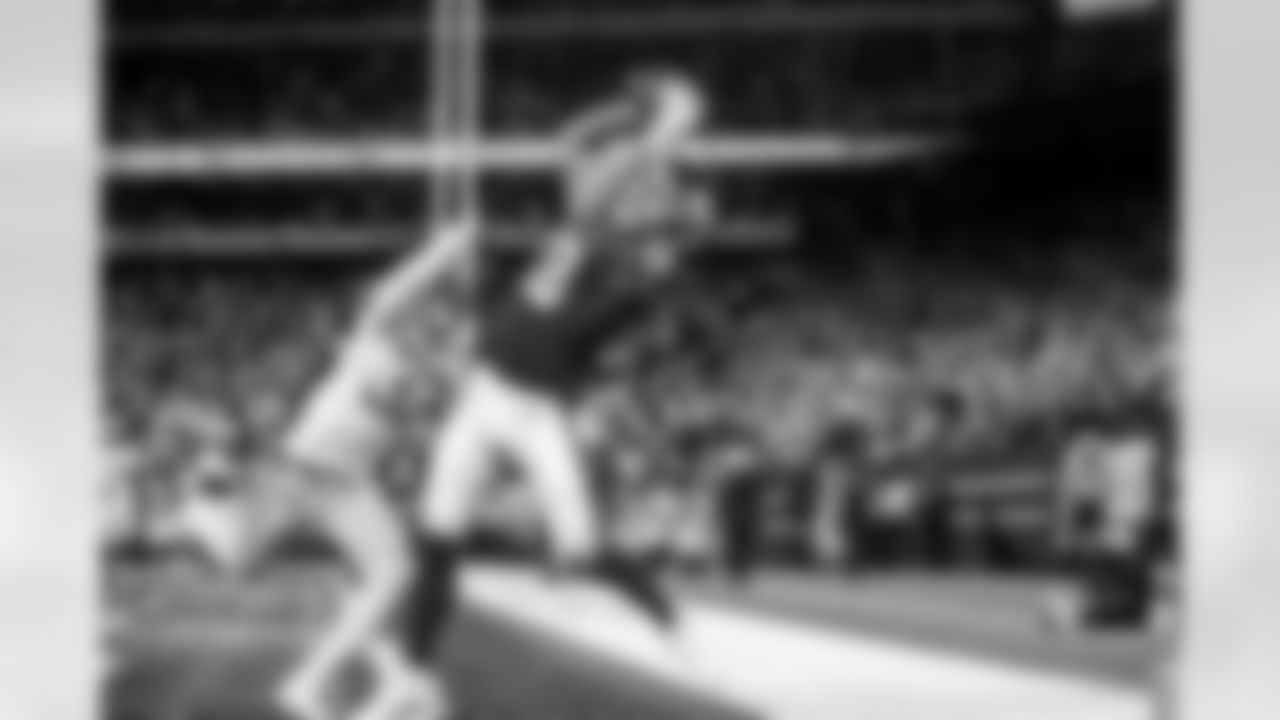 WR Isaiah Hodgins (18)