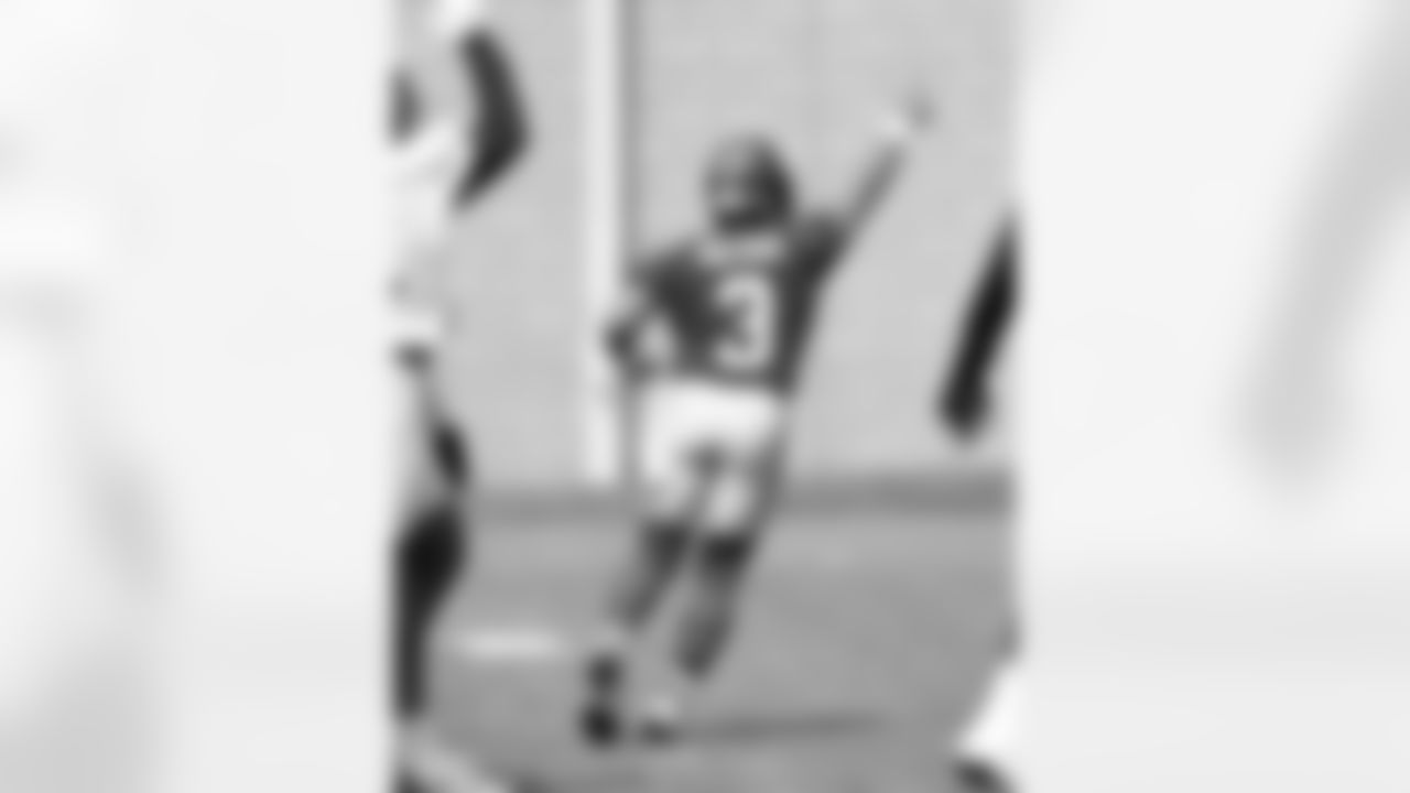 QB Russell Wilson (3)