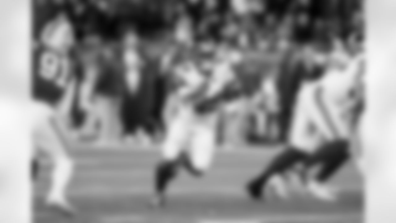 RB Tyrone Tracy Jr. (29)