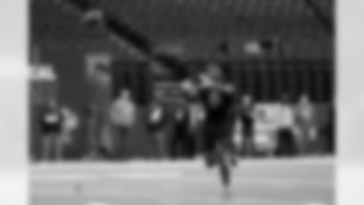 Indiana defensive back D'Angelo Ponds (25) participates in a drill during the 2026 NFL Scouting Combine on Friday, February 27, 2026 in Indianapolis, Indiana. (Lauren Leigh Bacho/NFL)