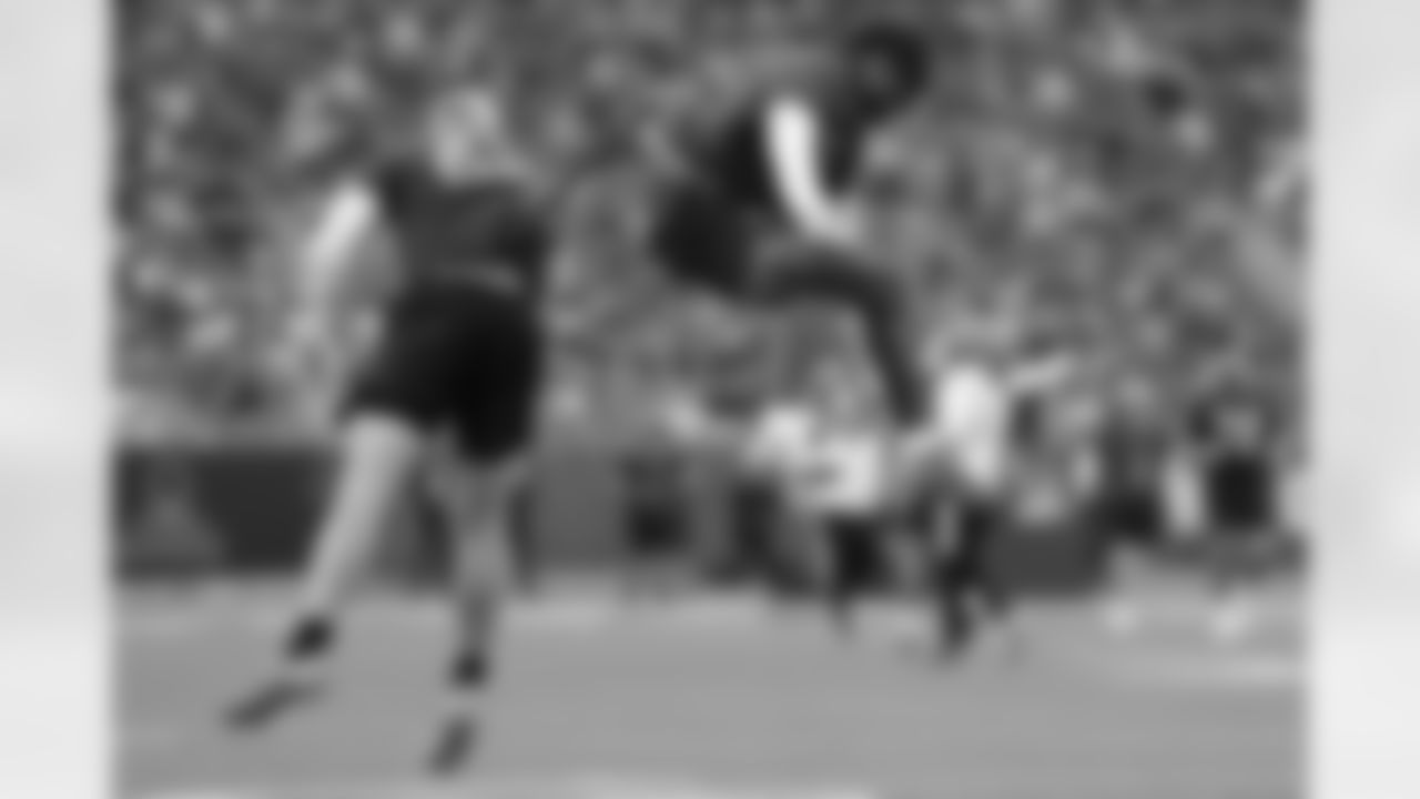 NFC wide receiver Malik Nabers (1) of the New York Giants celebrates with NFC tight end Trey McBride (85) of the Arizona Cardinals during the NFL Pro Bowl football game, Sunday, Feb. 2, 2025, in Orlando, Fla. (Perry Knotts via AP)