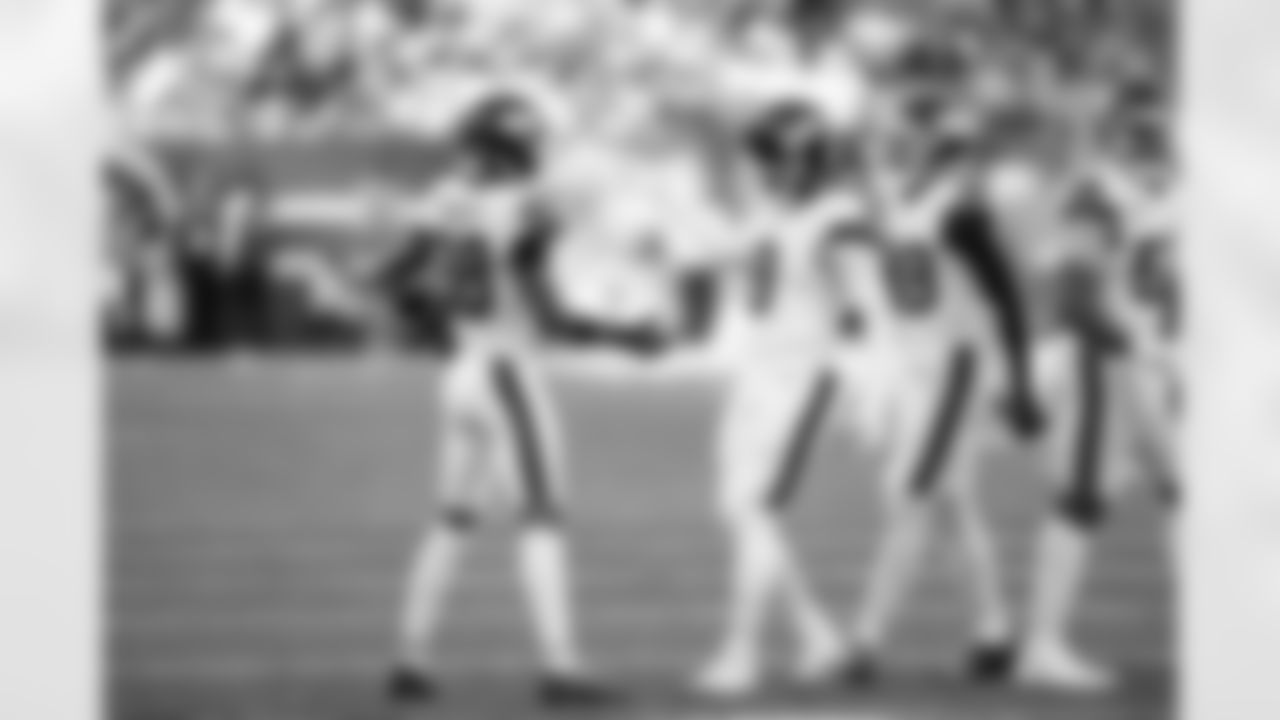 CB Cor'Dale Flott (28), S Jevón Holland (8)