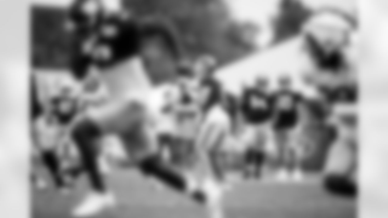 QB Jaxson Dart (6)