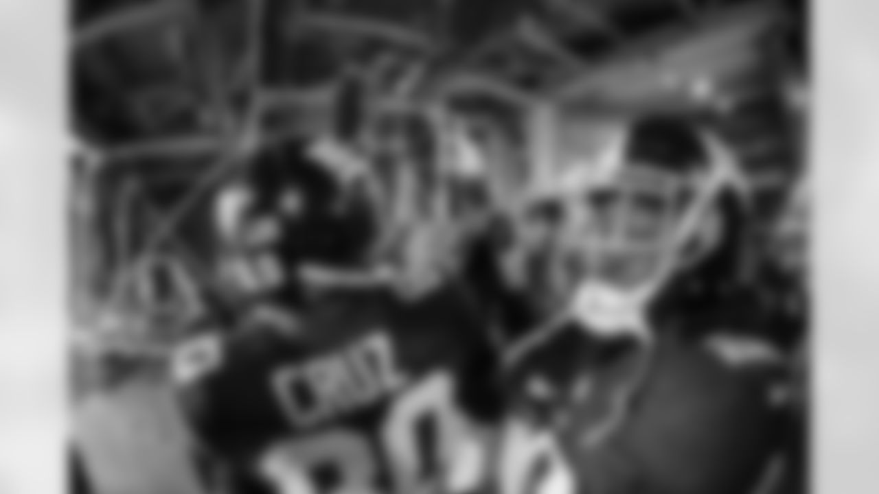 New York Giants players huddle before a week 15 NFL football game against the Detroit Lions on December December 18, 2016 in East Rutherford, NJ. (Evan Pinkus via AP)