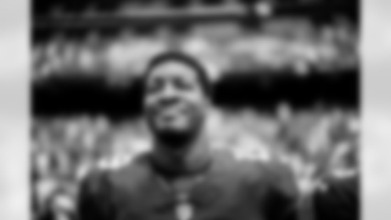 QB Jameis Winston (19)