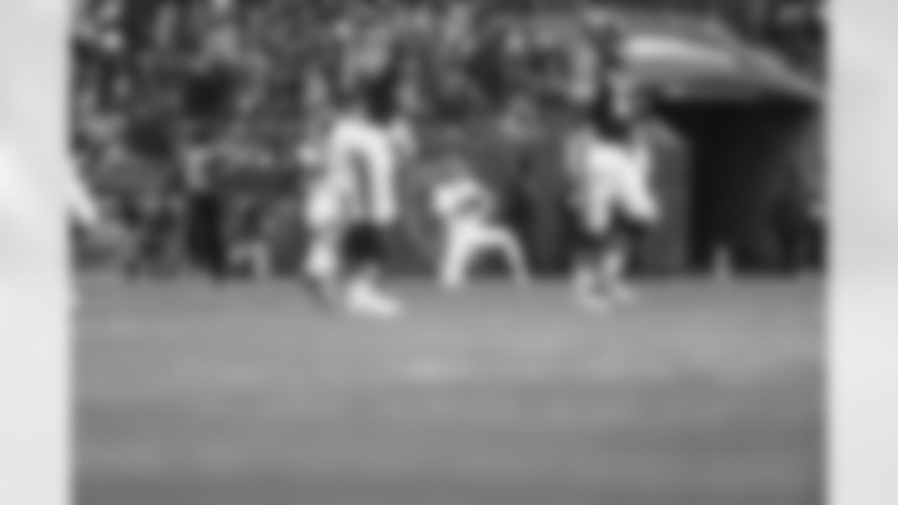 S Jevón Holland (8)