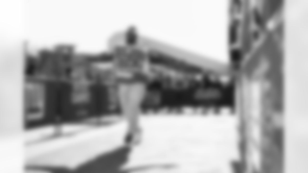 DL Rakeem Nuñez-Roches (93)