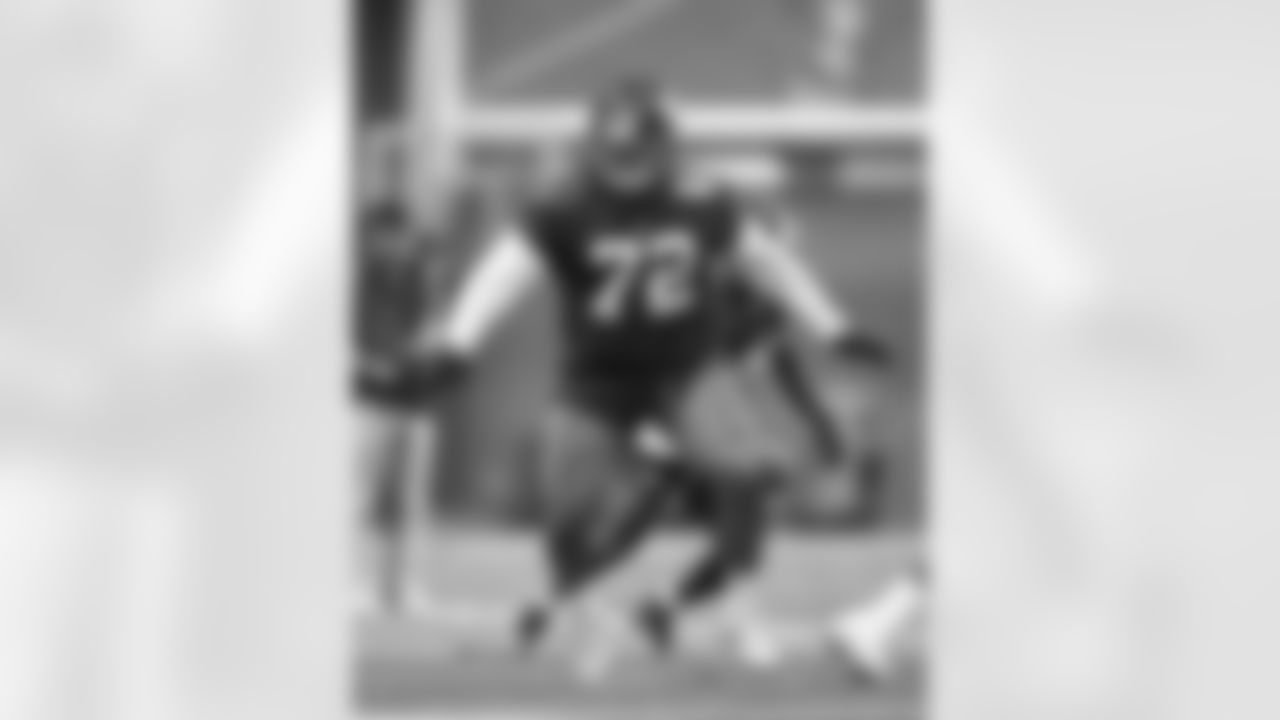 T Jermaine Eluemunor (72)