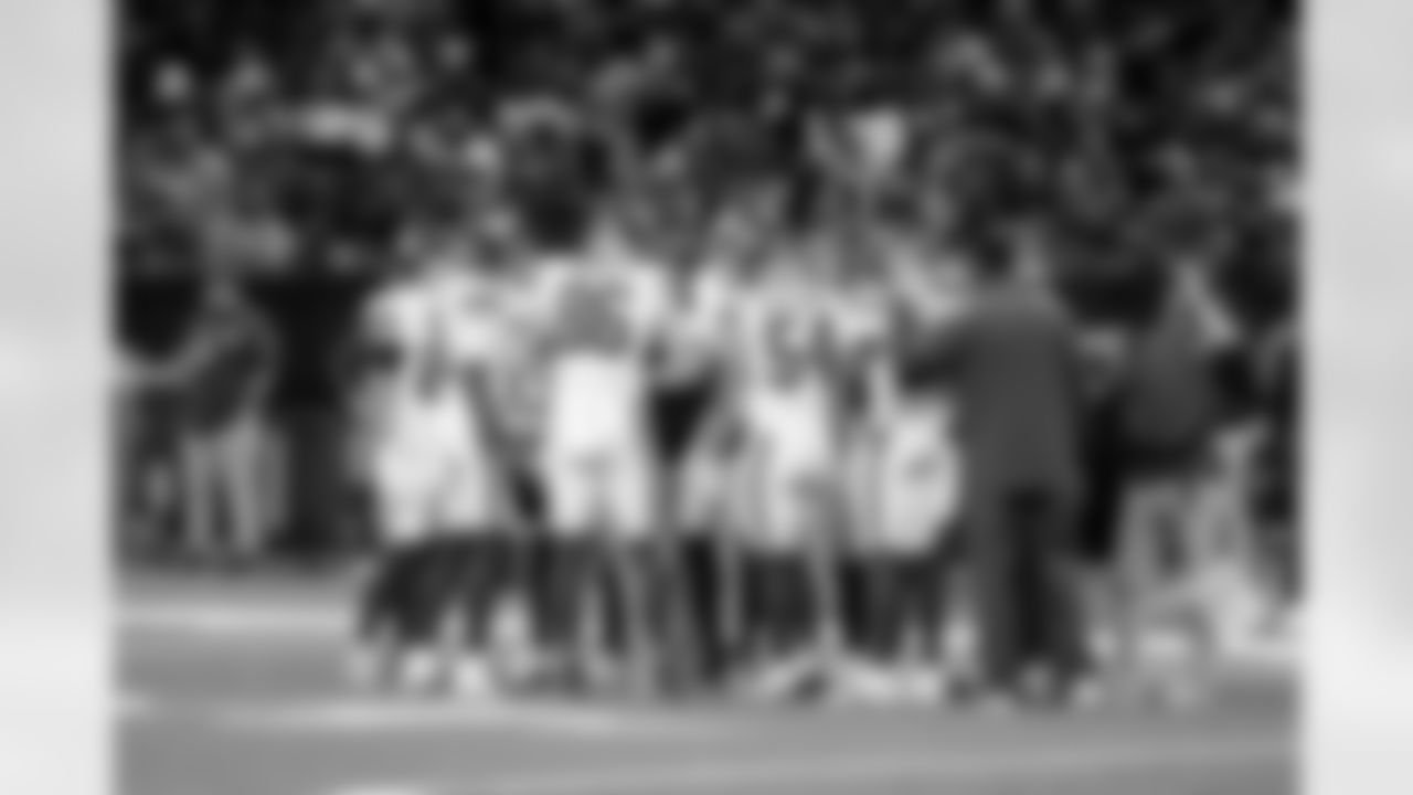 New York Giants huddle during an NFL football game against the New Orleans Saints on Sunday, October 5, 2025 at Caesars Superdome in New Orleans. (Evan Pinkus/NEW YORK GIANTS)