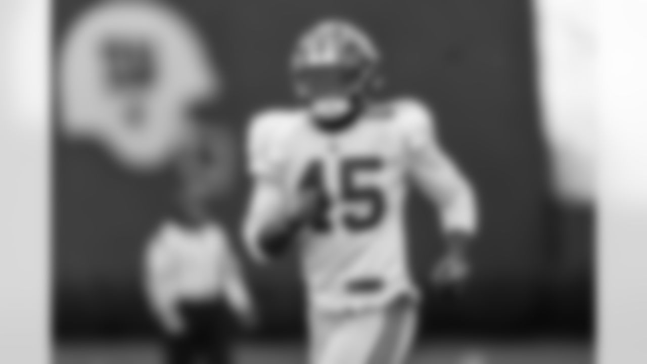 OLB Tomon Fox (45)