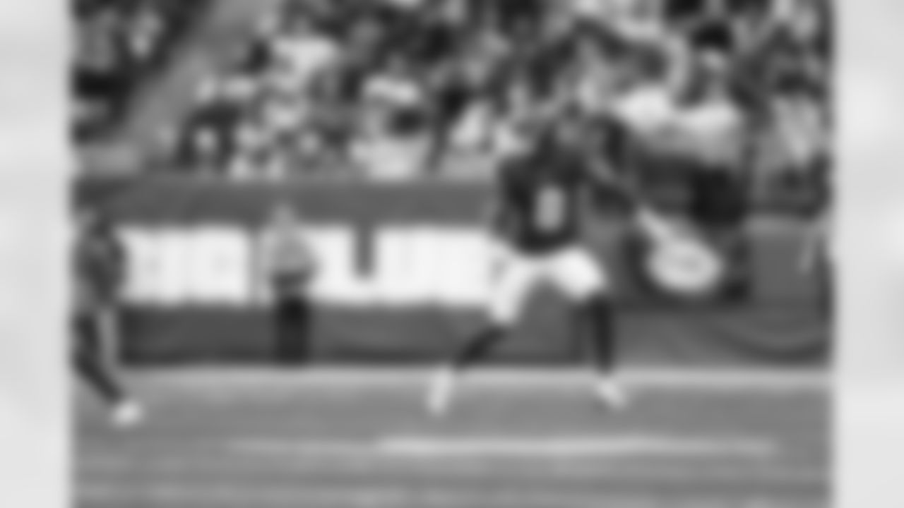 S Jevón Holland (8)