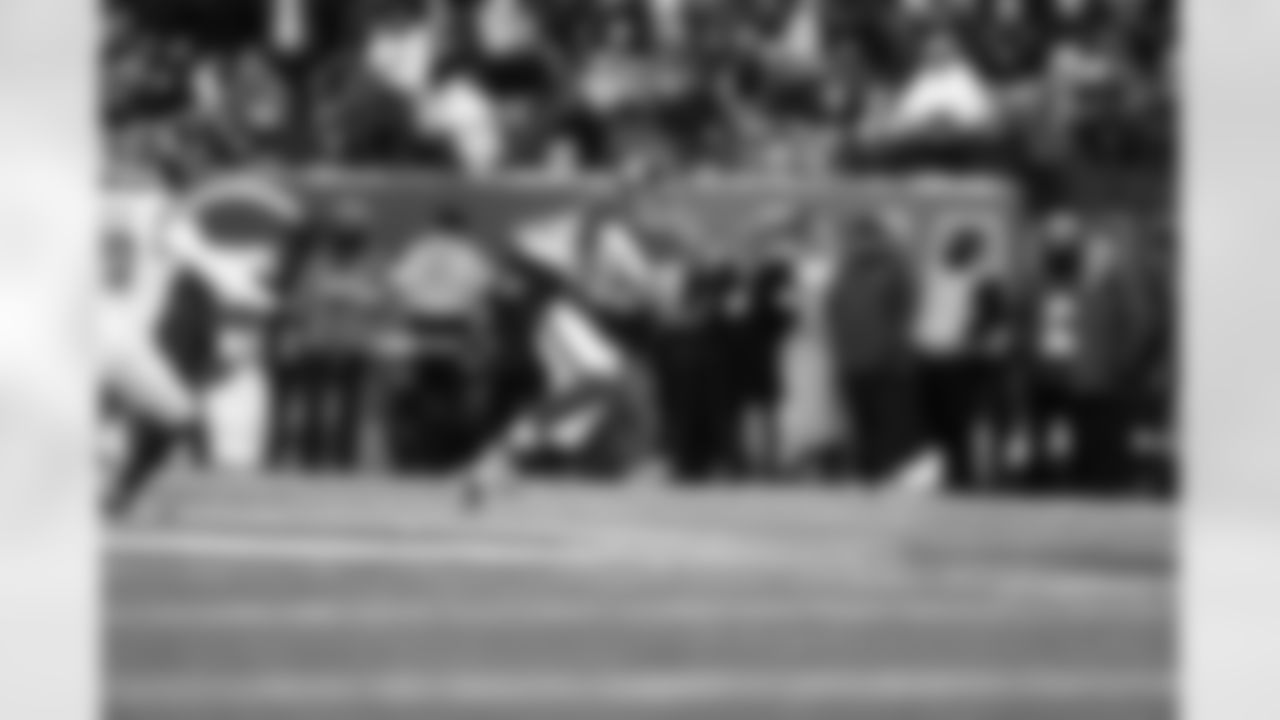 TE Daniel Bellinger (82)