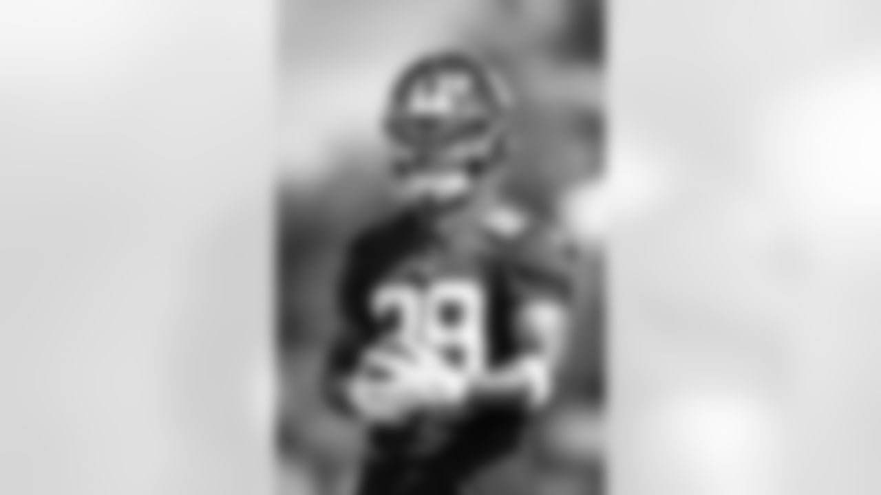 RB Tyrone Tracy Jr. (29)