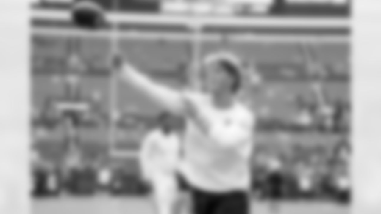 QB Jaxson Dart (6)