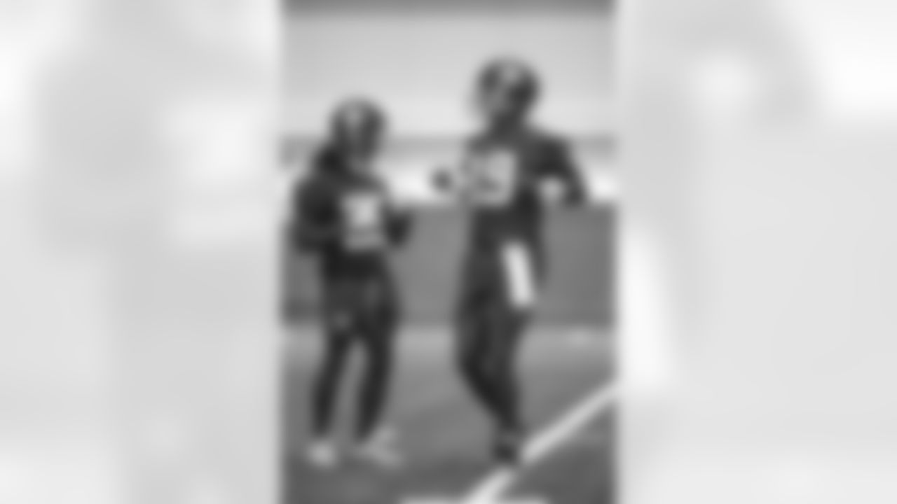 QB Jameis Winston (19),RB Dante Miller (25)