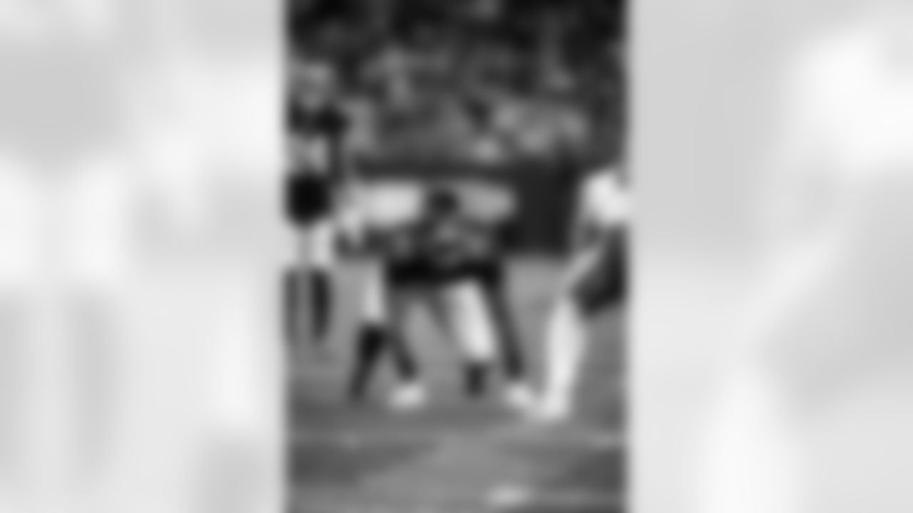 OLB Tomon Fox (45)