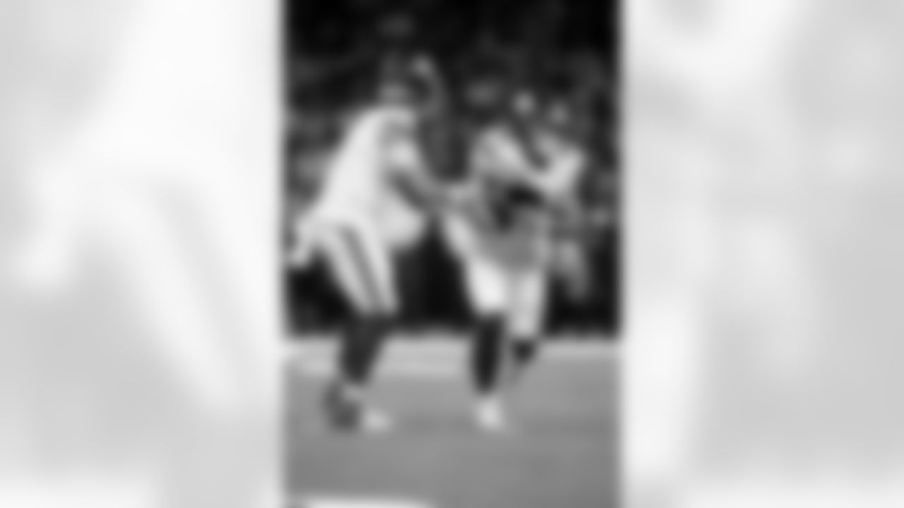 RB Cam Skattebo (44) runs the ball during an NFL football game against the New Orleans Saints on Sunday, October 5, 2025 at Caesars Superdome in New Orleans. (Evan Pinkus/NEW YORK GIANTS)