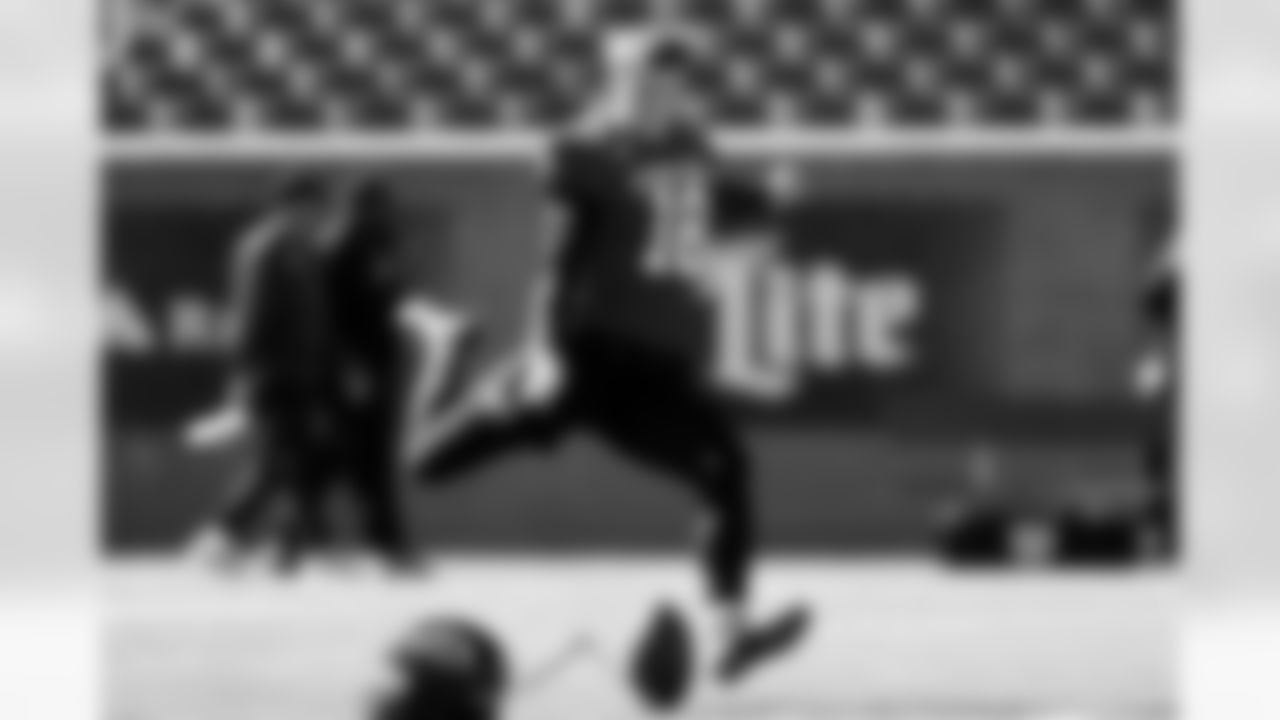 National Team kicker Drew Stevens (18), of Iowa, runs through drills during practice for the Senior Bowl NCAA college football game Tuesday, Jan. 27, 2026, in Mobile, Ala. (AP Photo/Butch Dill)