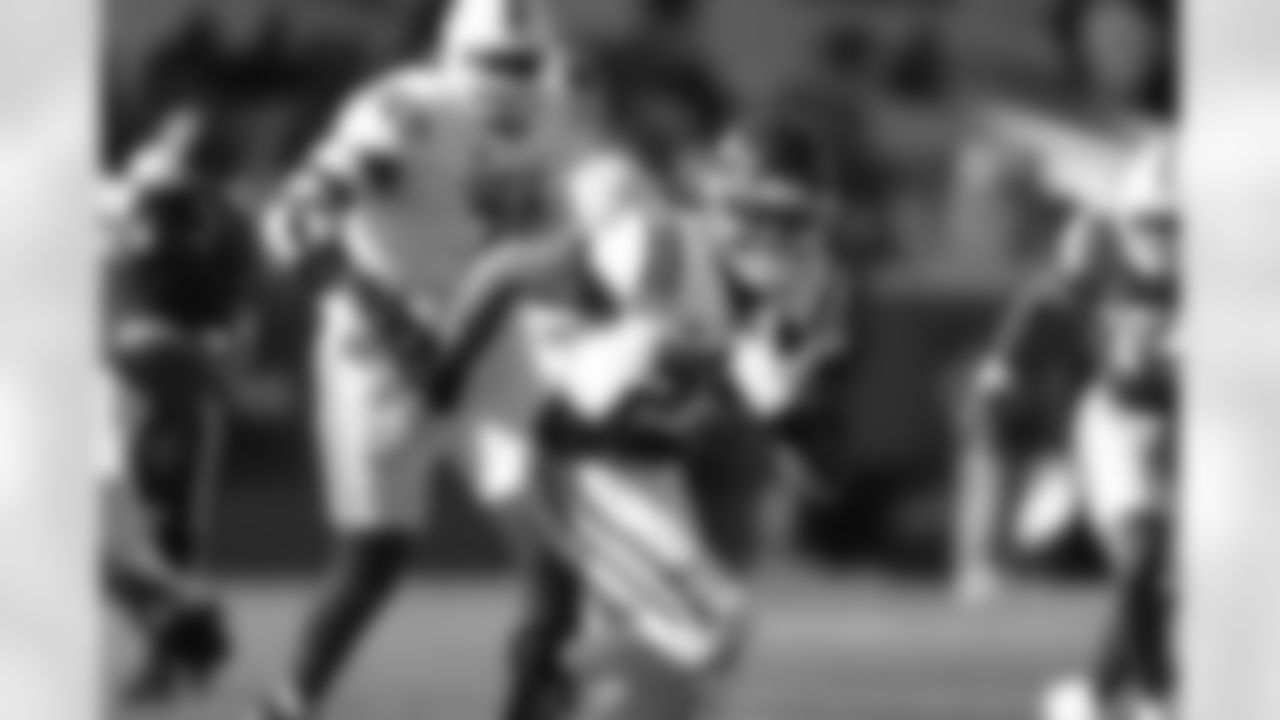 American Team running back Mike Washington Jr. (27), of Arkansas, carries the ball during the first half of the Senior Bowl NCAA college football game Saturday, Jan. 31, 2026, in Mobile, Ala. (AP Photo/Butch Dill)