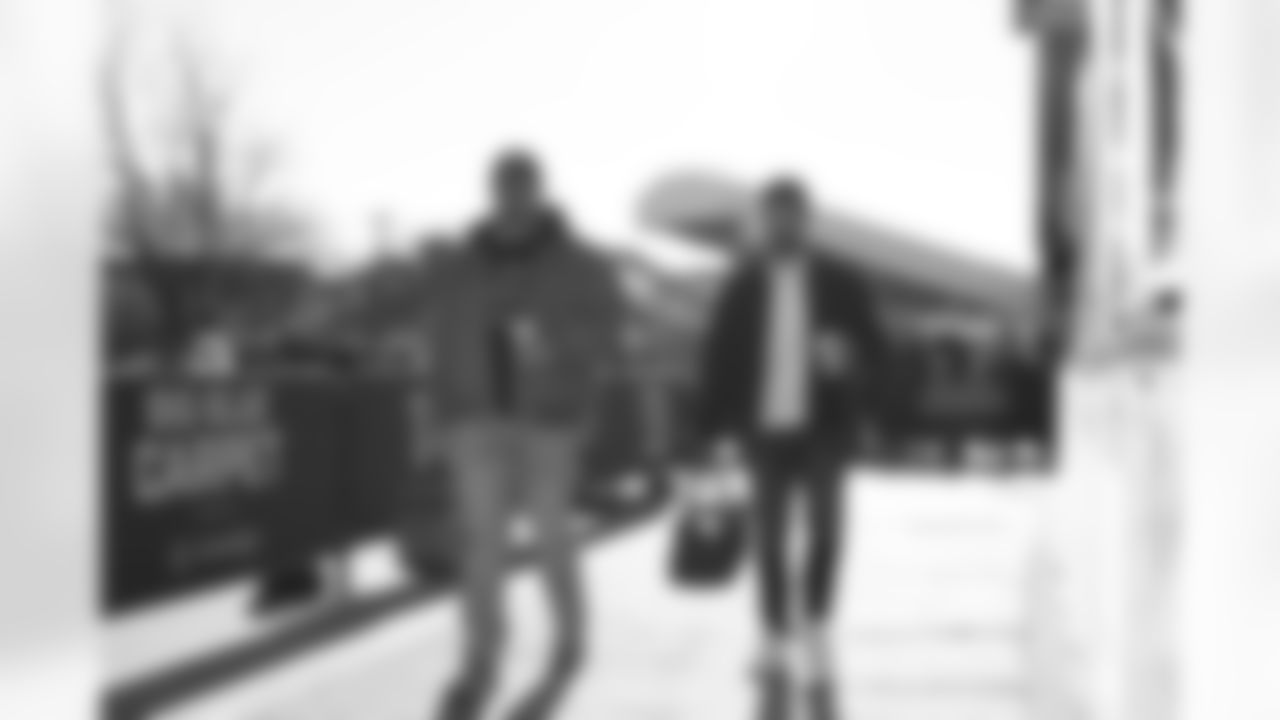 LS Casey Kreiter (59), K Ben Sauls (30)