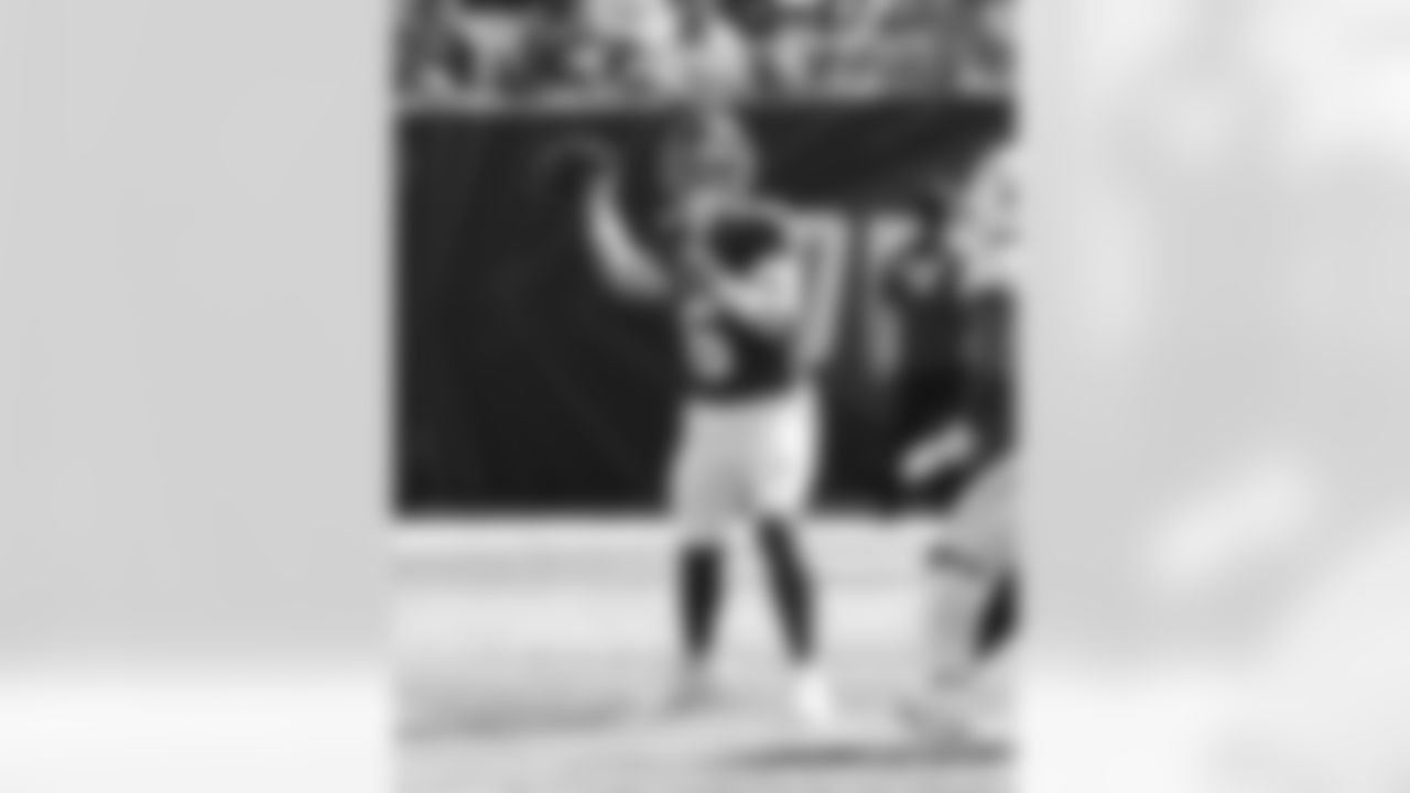 New York Giants quarterback Jaxson Dart (6)